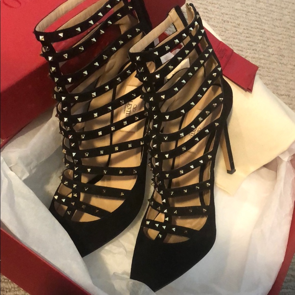 Heels - Picture 2 of 10